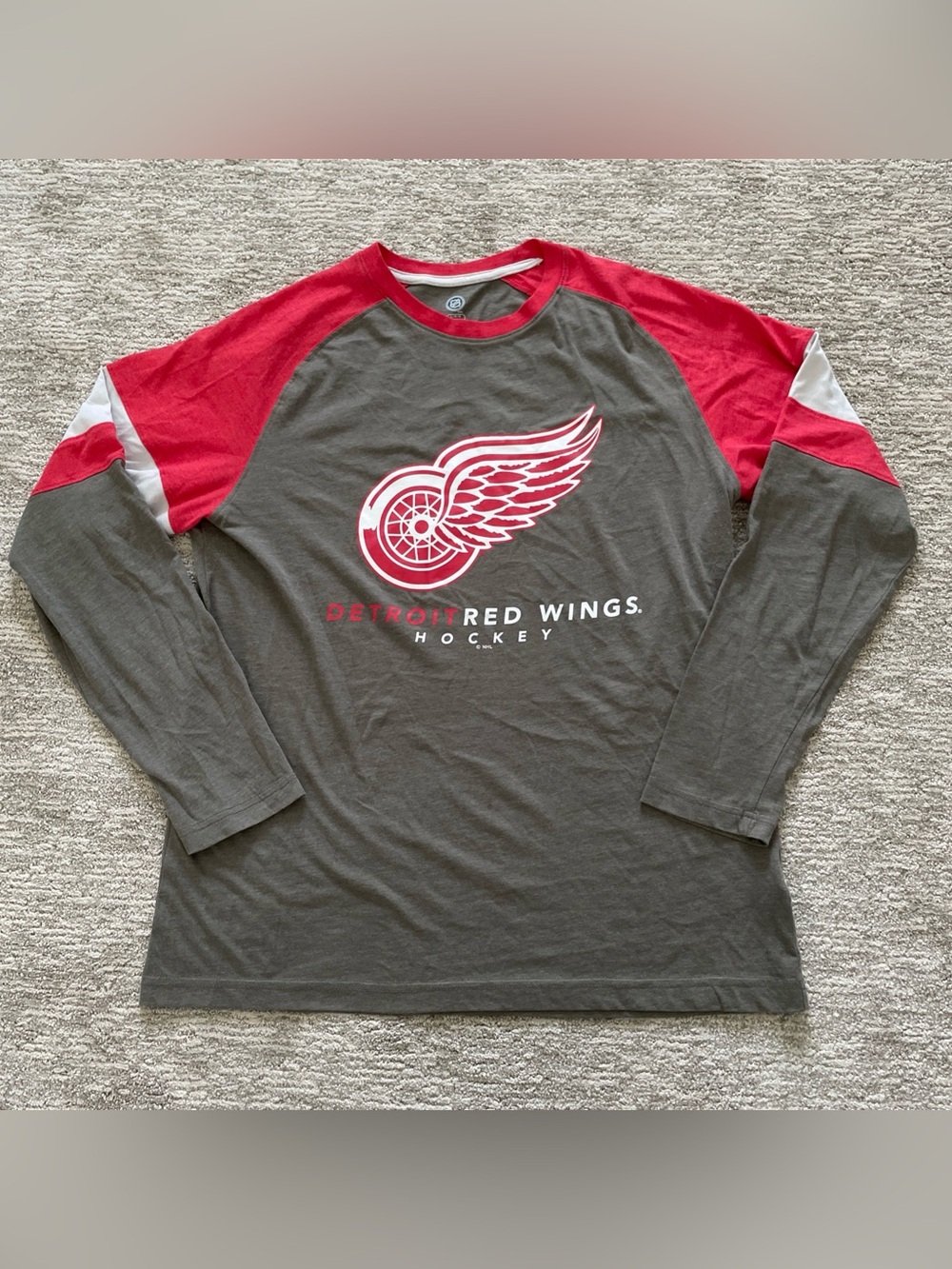 NHL Detroit Red Wings Hockey Long Striped Sleeve T-Shirt Adult Size Large Gray